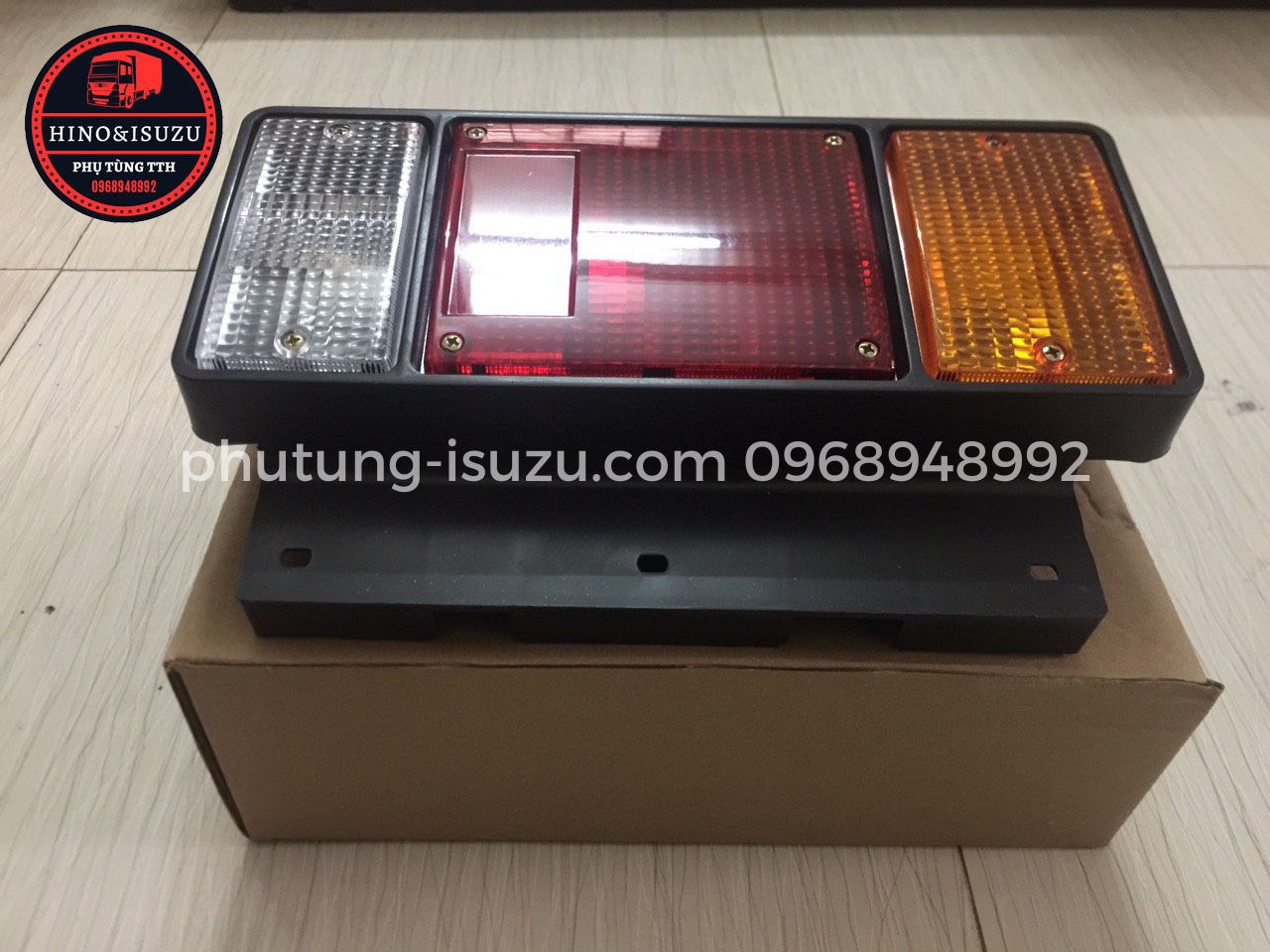 Cụm đèn hậu isuzu QKR