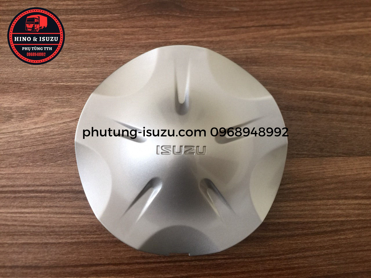 NẮP CHỤP MOAY Ơ BÁNH XE D MAX