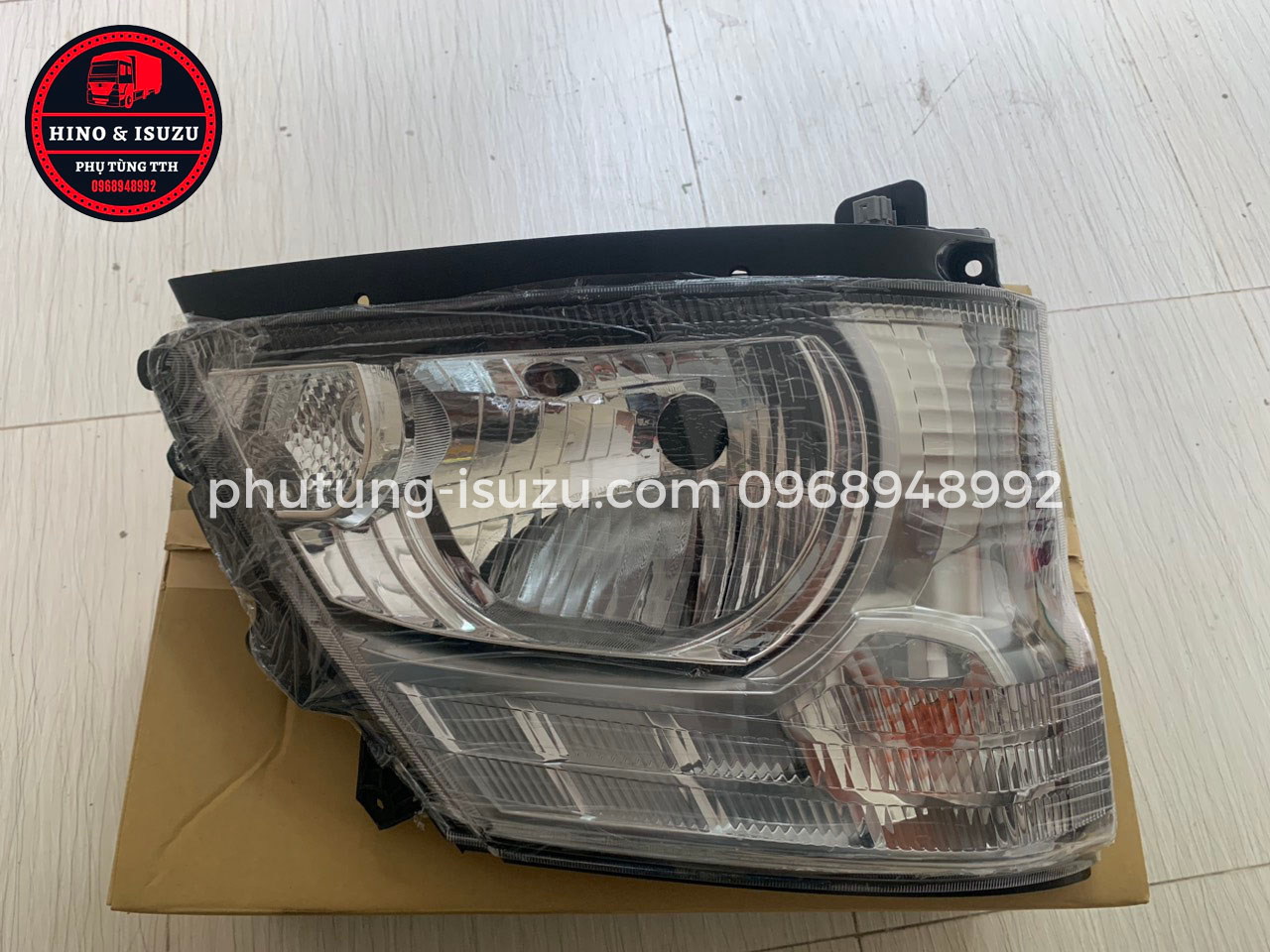đèn pha Hino 300 xzu
