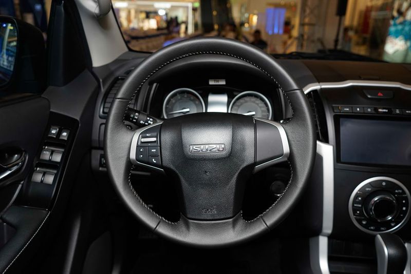 ISUZU VIỆT NAM RA MẮT D-max và mu-X 2018